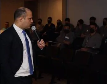 Dr. Daniel Ramallo opening the OrthoConstellation knee replacement course
