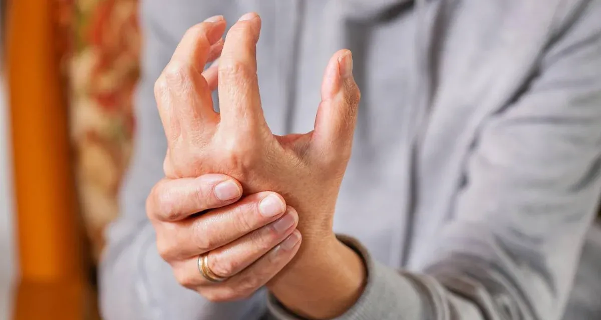 Hand with a locked finger, typical of trigger finger