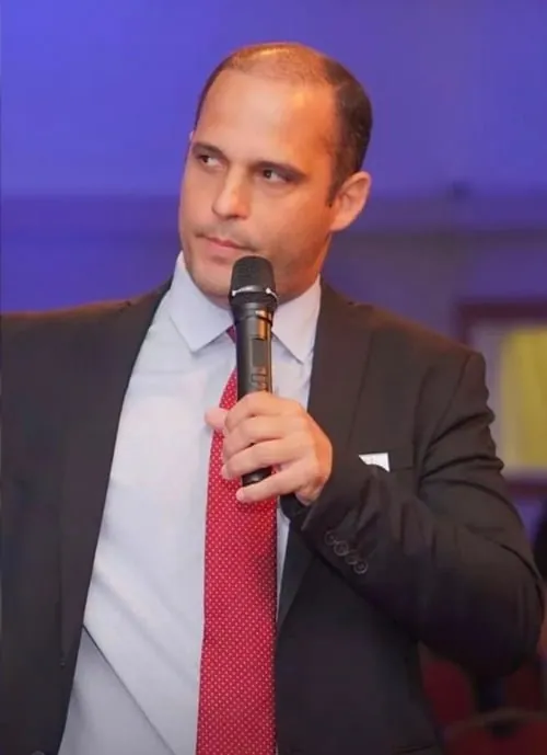 Dr. Daniel Ramallo dictando una conferencia