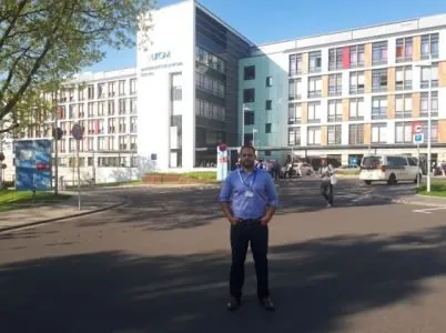 Dr. Daniel Ramallo in front of the university hospital in Germany